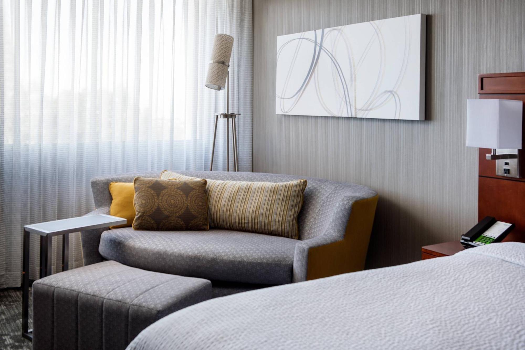 Courtyard By Marriott Richmond Berkeley Hotel Eksteriør billede
