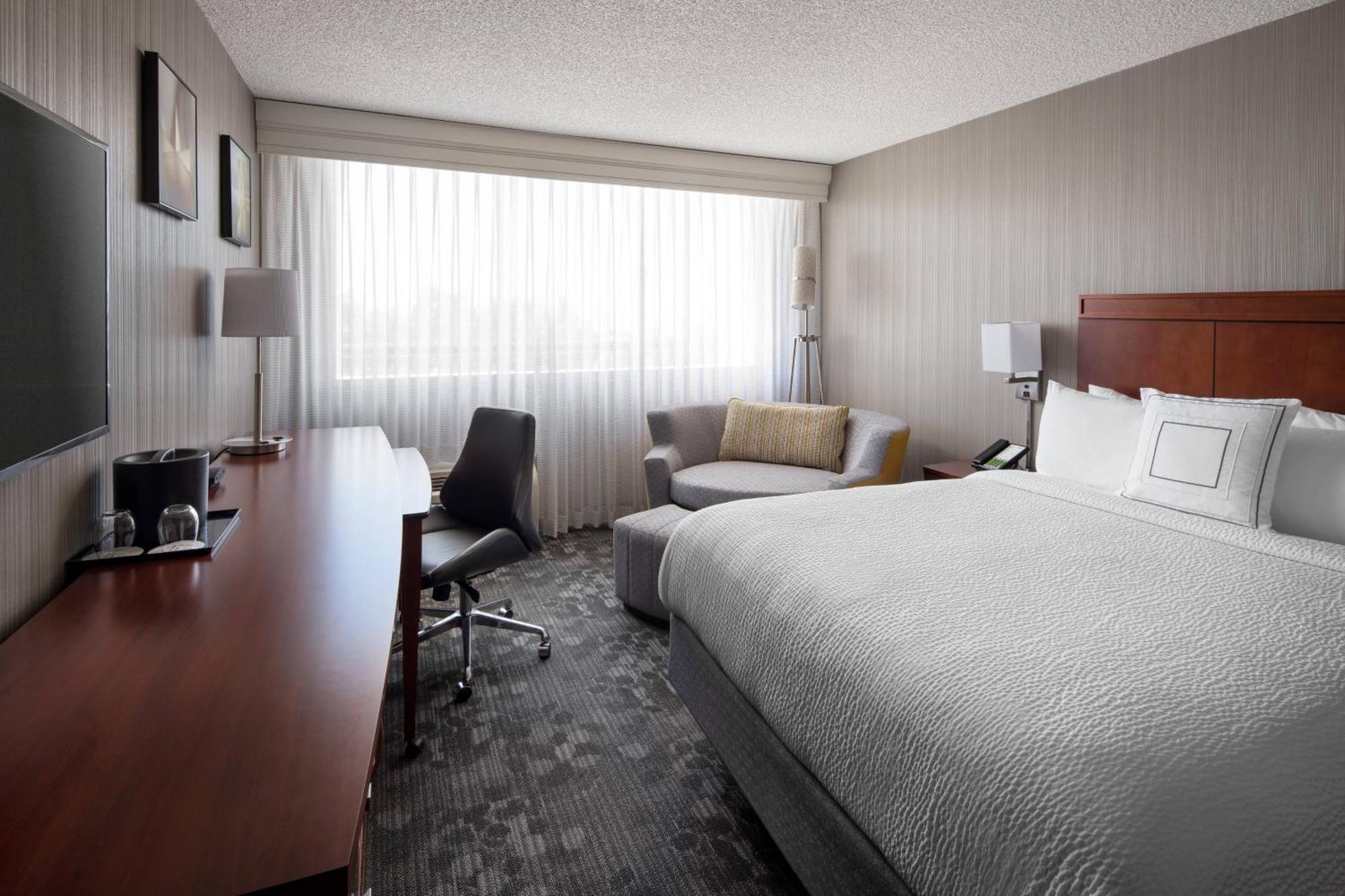 Courtyard By Marriott Richmond Berkeley Hotel Eksteriør billede