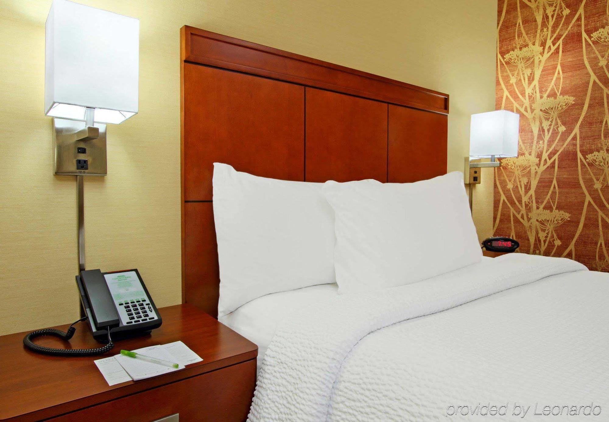 Courtyard By Marriott Richmond Berkeley Hotel Eksteriør billede