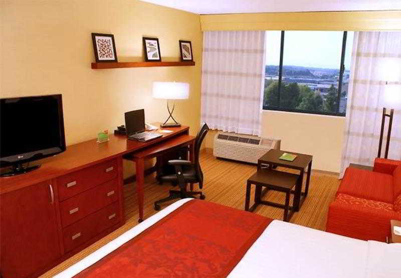 Courtyard By Marriott Richmond Berkeley Hotel Eksteriør billede